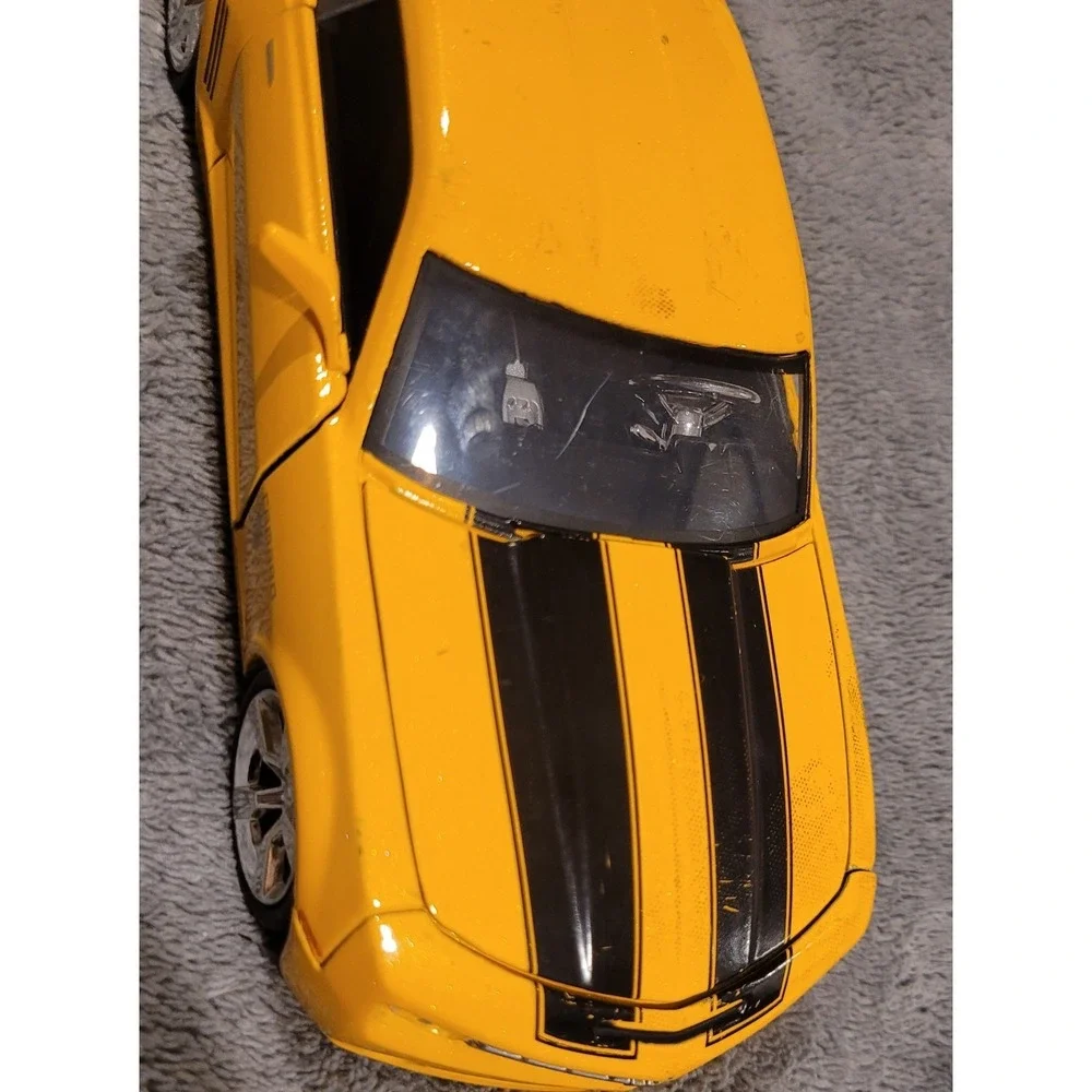Jada 2006 Chevrolet Camaro Concept Bumblebee Yellow Diecast Model Car